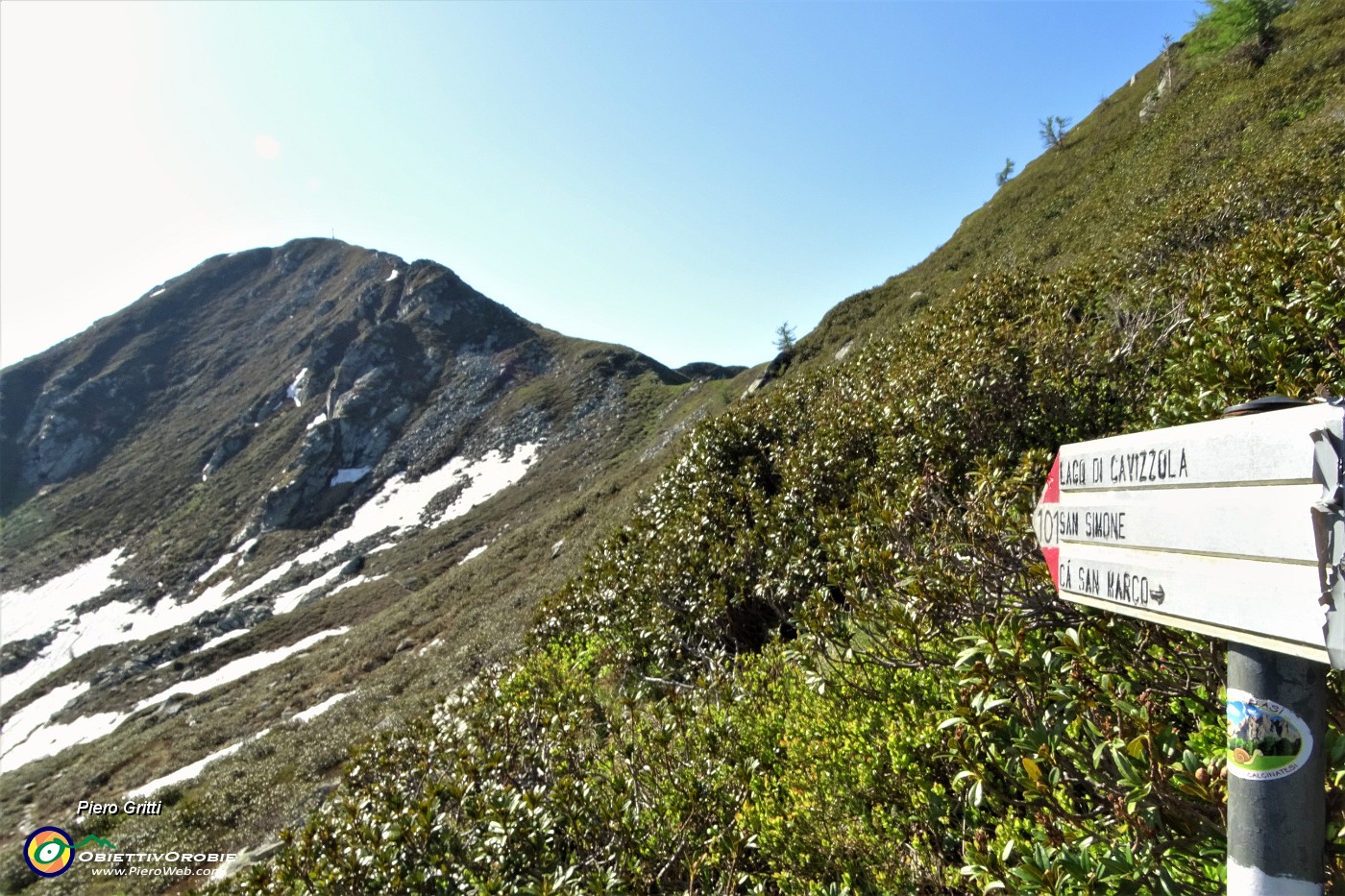 14 Seguendo il sent.101 vista sul Pizzo delle segade.JPG
